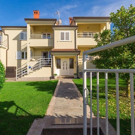 Apartmani Martincic Novigrad Istria Exteriör bild