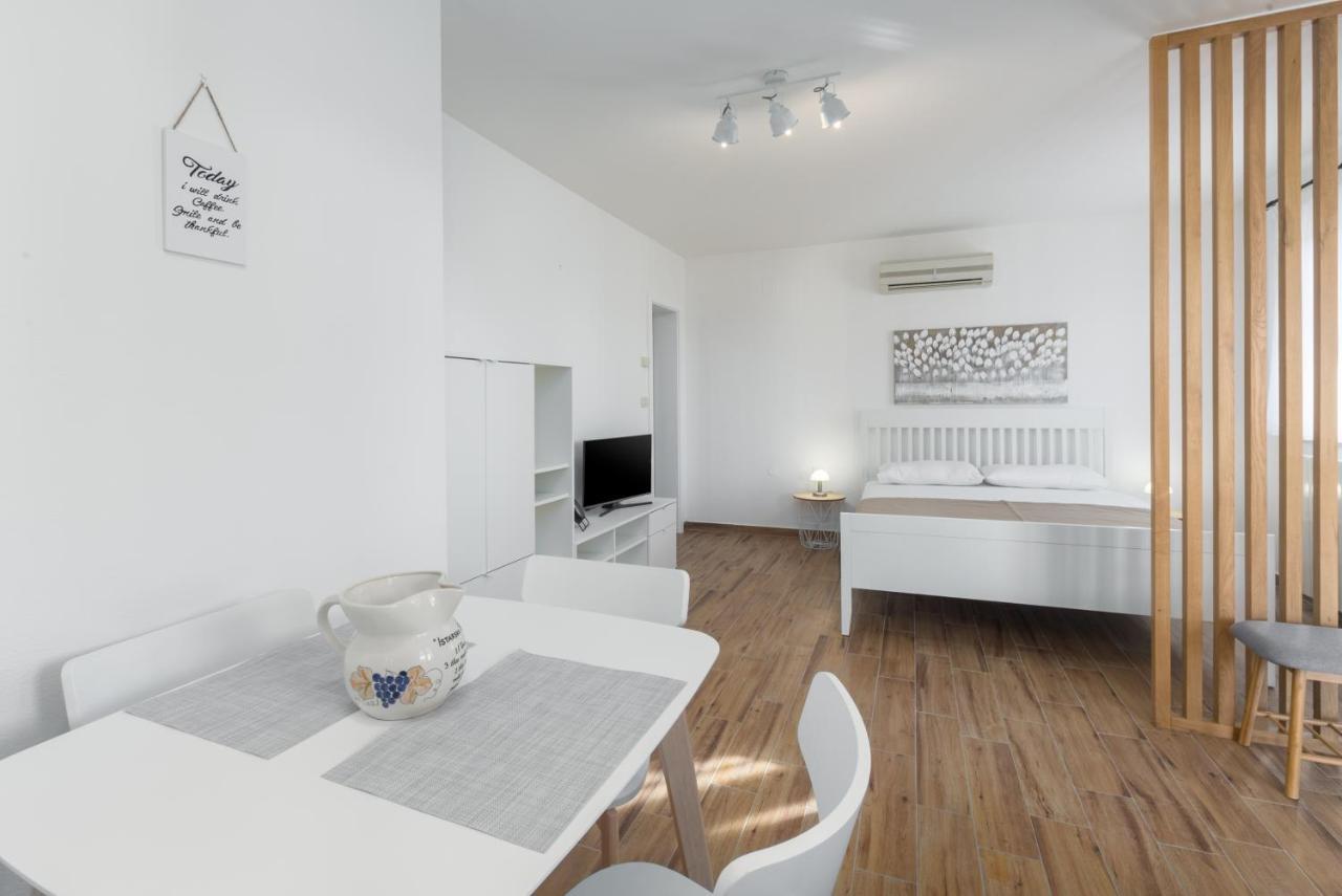 Apartmani Martincic Novigrad Istria Exteriör bild